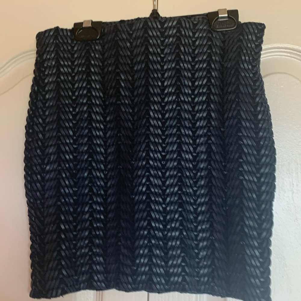 GUESS bodycon skirt, bought it at Guess boutique. Vintage.